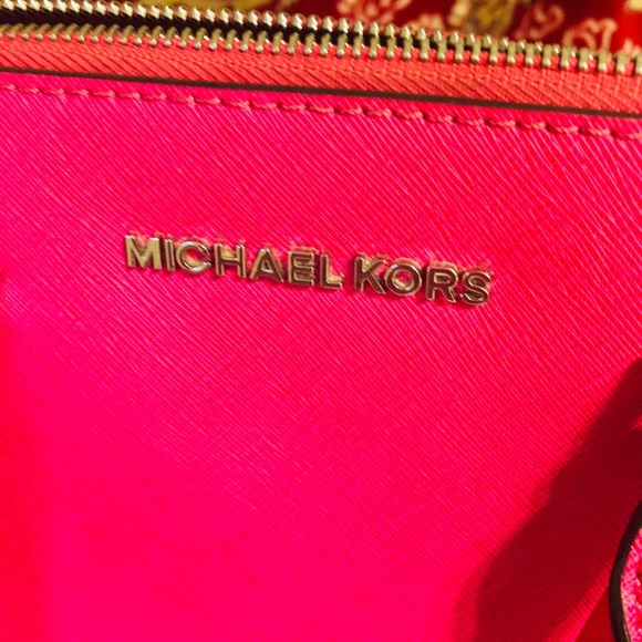 Michael Kors fiusha pink handbag - Picture 5 of 6